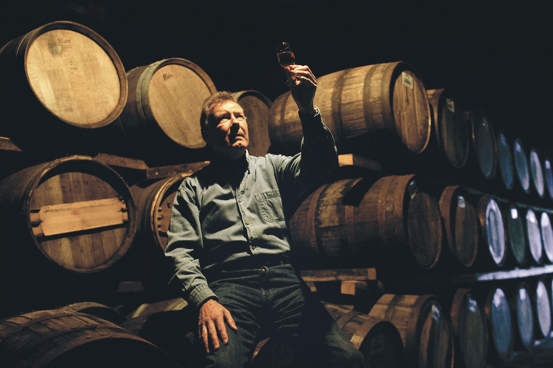 Als langjähriger Master Blender von Bruichladdich prägte Jim McEwan das Bild des Islay-Whiskys, wie wir ihn heute kennen, entscheidend mit.