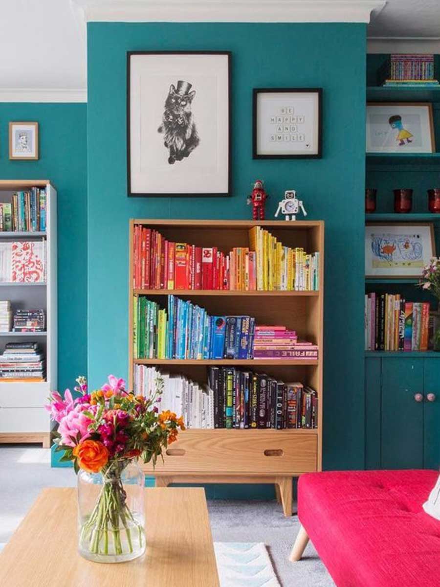 Bookshelve Styling Pastell Farbe