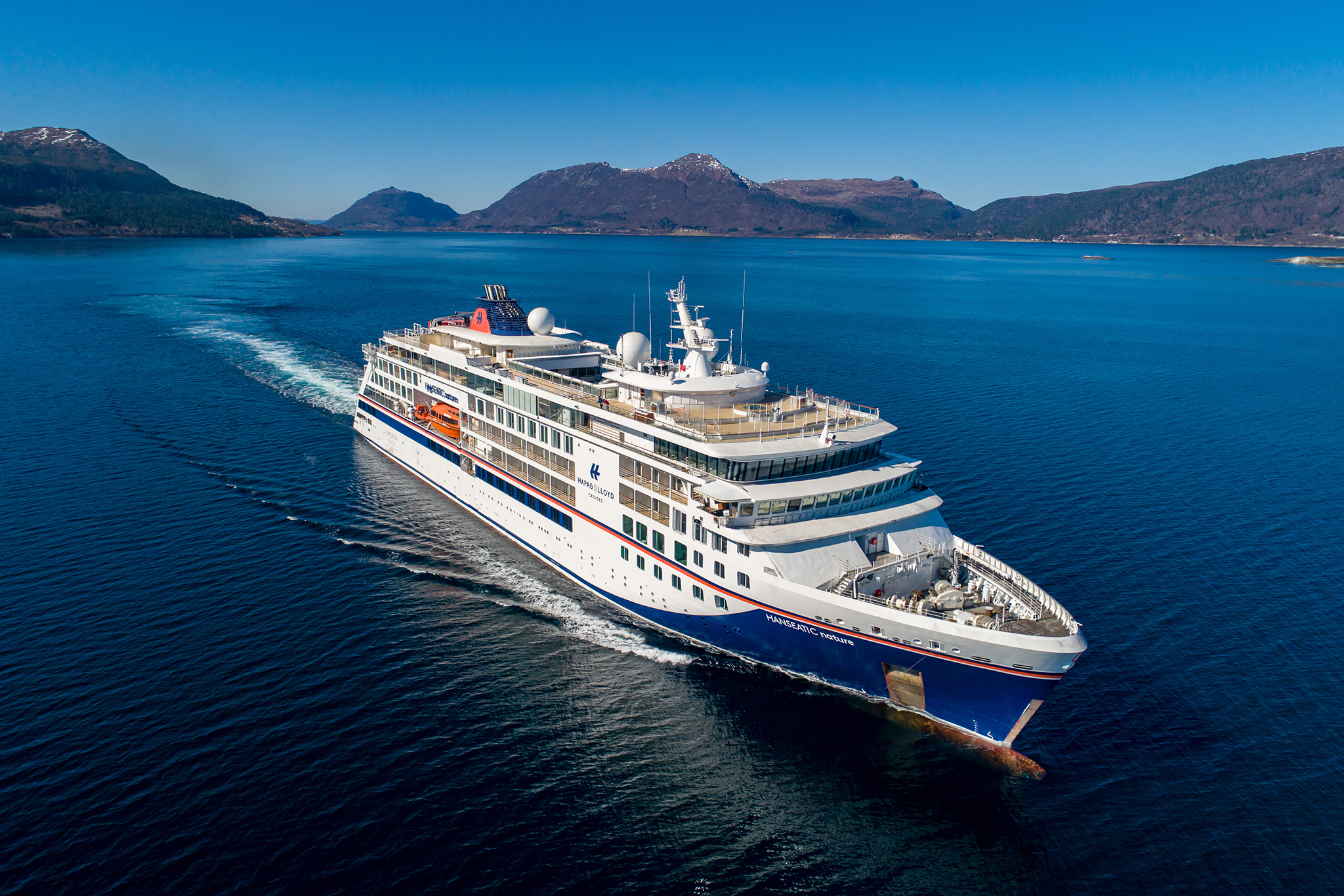 Der Flottenzuwachs von Hapag-Lloyd Cruises, die HANSEATIC nature, auf Platz eins der Kategorie Boutiqueschiffe mit 50 bis 250 Passagieren