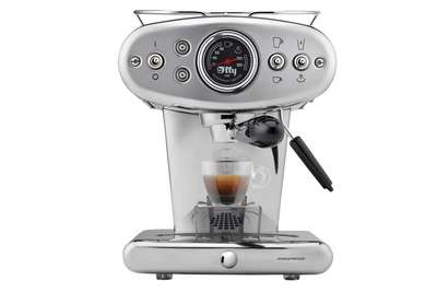 Was wäre unser italienischer Lieblings-kaffee illy ohne die richtige Espressomaschine wie die »X1 Anniversary«-Edition? illy.com