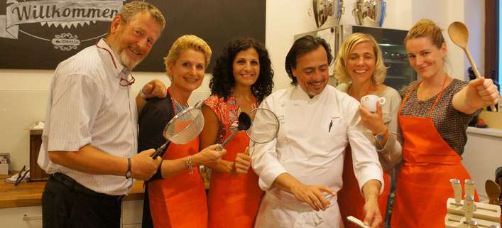 Spaß in der Küche mit Stefano Fontanesi (Mitte).