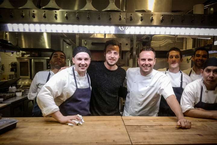 Konrad Sommerbauer mit Markus Glocker (Mitte und rechts) in der Küche des New Yorker Restaurant »Bâtard«.
