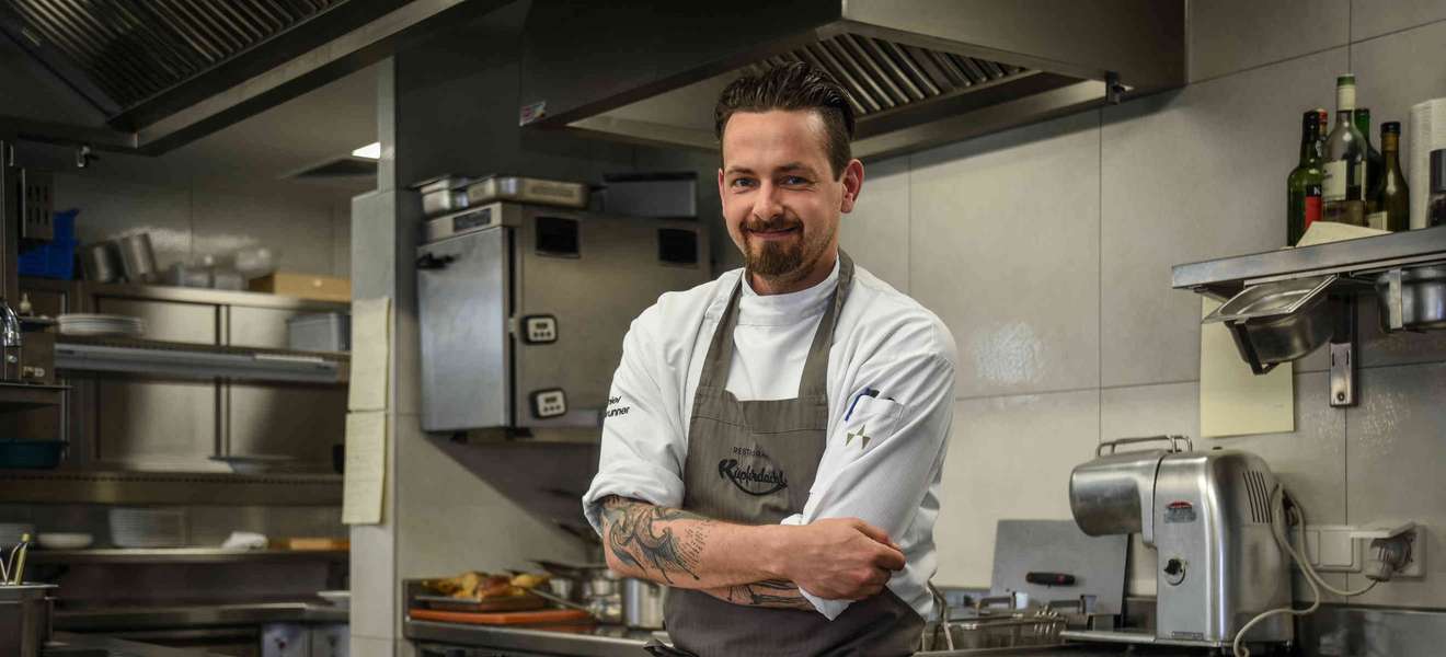 Daniel Edelsbrunner hat seit 2014 die Küchenleitung und seit 2015 die Geschäftsführung des »Kupferdachl« über.