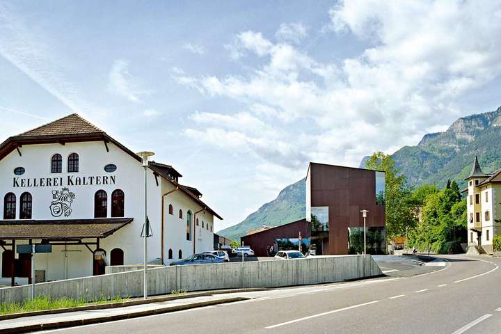 Winecenter, Südtirol: Beispiel für eine moderne Kellerei.