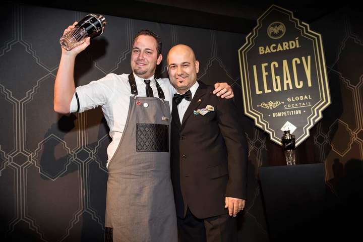 Barkeeper Kenny Klein hat erst kürzlich den »Barcardi Legacy Award Österreich« mit seinem Cocktail »Curiosity« gewonnen.