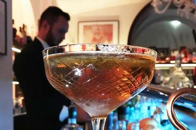 Von Cocktail-Legende Jared Brown kreiert - Sipsmith Gin, Courvoisier VSOP und Martini Rubino