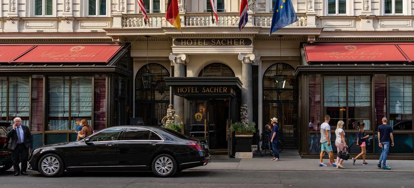 Der Eingang zum Wiener Hotel Sacher