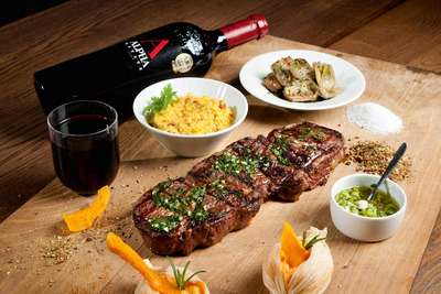 Im »El Gaucho« gibt es hochwertige Steaks, edle Weine und raffinierte Beilagen.