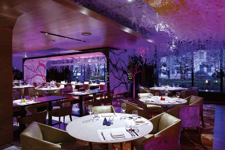 Sechs Restaurants, drei Bars und eine Konditorei sind im »Lotte Hotel«. / Foto: beigestellt