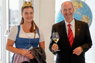 Burgenländische Weinbaukönigin Susanne Riepl mit Norbert Szigeti