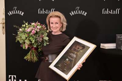 Elisabeth Gürtler erhält die Auszeichnung als »Bestes Wellness-Hotel« für das Astoria Resort Relax und Spa HOTEL.