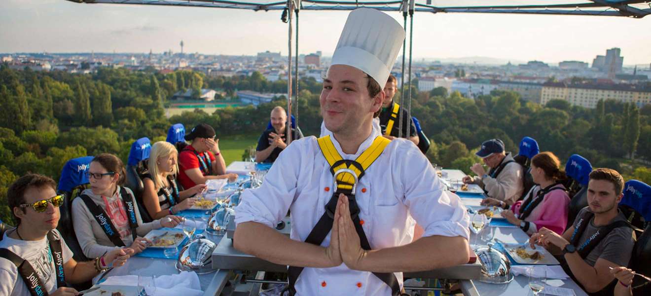 »Dinner in the Sky«– ein kulinarisches Erlebnis über dem Wiener Prater und mit Blick auf ganz Wien.