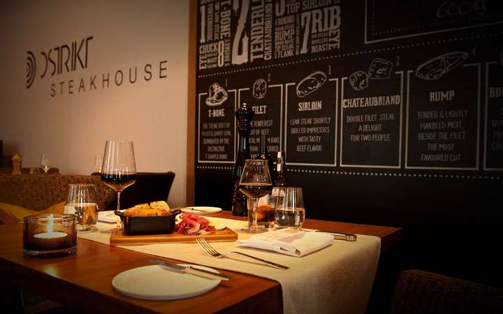 Das »Dstrikt Steakhouse« befindet sich im Luxushotel The Ritz Carlton Vienna.