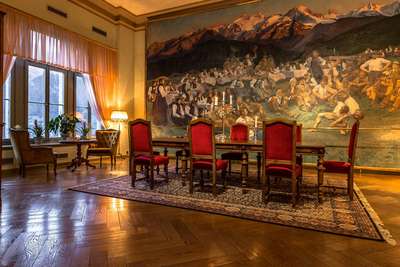 Fast wie in einem Schloss. Das »Grandhotel Giessbach« über dem Brienzersee verzückt mit luxuriösem, klassischem Ambiente – drinnen wie draußen.