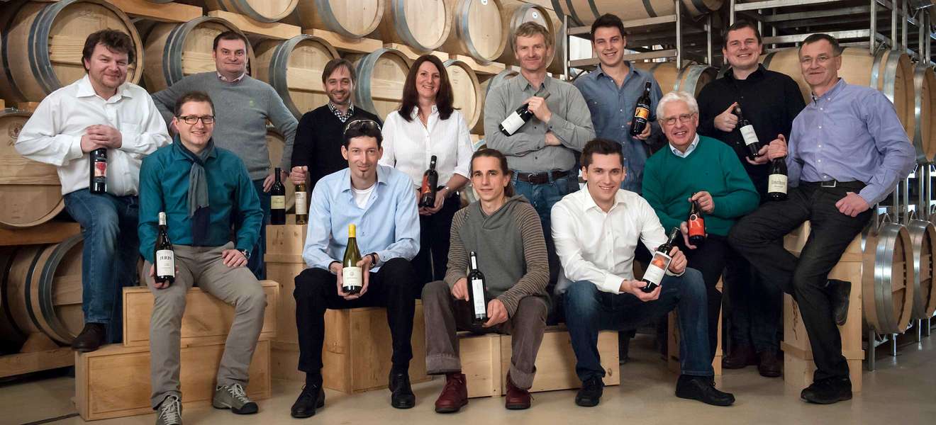 13 burgenländische Wein­güter stellen edle Weine zur Verkosten bereit.
