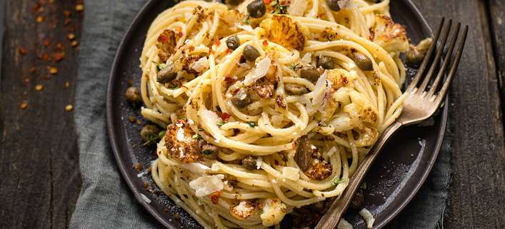 Pikante Spaghettoni mit Blumenkohlröschen | Kapern | Semmelbrösel | Parmigiano Reggiano