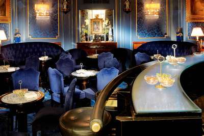 In der legendären »Blauen Bar« des »Sacher« ist von der Hektik der Großstadt nichts zu spüren.