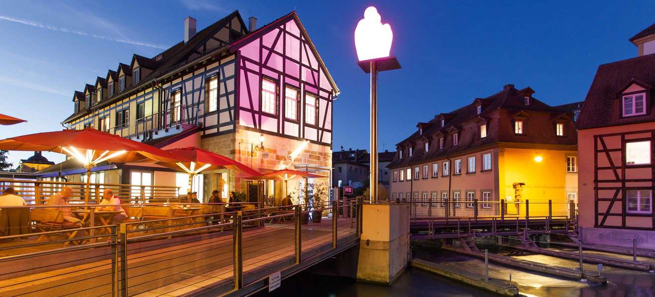 Das Restaurant »Eckerts« im »Hotel Nepomuk« in Bamberg liegt direkt an der Regnitz. In der urigen Stube wird moderne Wirtshausküche serviert.