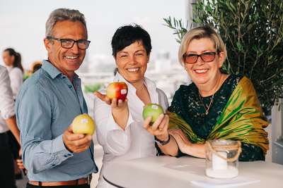 Genussbotschafter Erich Vill und Sigrid Innerebner gemeinsam mit Uta Radakovich (IDM Südtirol – PR Managerin)