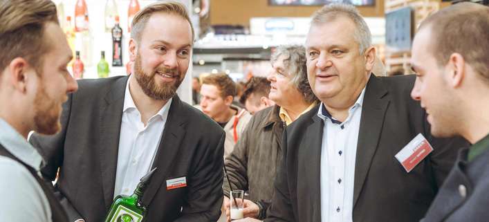 Oliver Dombrowski (halblinks), Geschäftsführer der Destillerie Franz Bauer