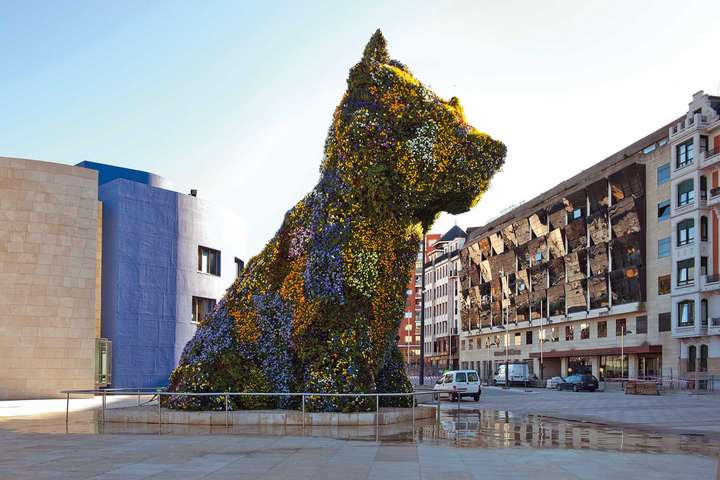 Das Guggenheim Museum Bilbao und der Hund Puppy – eine Blumenskulptur von Jeff Koons. / © Guggenheim Museum Bilbao 2012 / Erika Ede