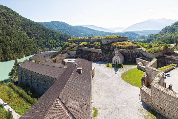 Die Festung Franzensfeste  ist ein historischer Bau aus der  Zeit der Habsburger und eine echte Sehenswürdigkeit im Eisacktal.