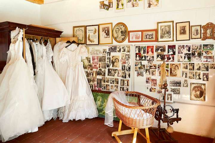 In Badersdorf eröffnete Aloisia Bischof das erste Hochzeitsmuseum Burgenlands: ein Hochzeitstanz durch die Geschichte quasi.
