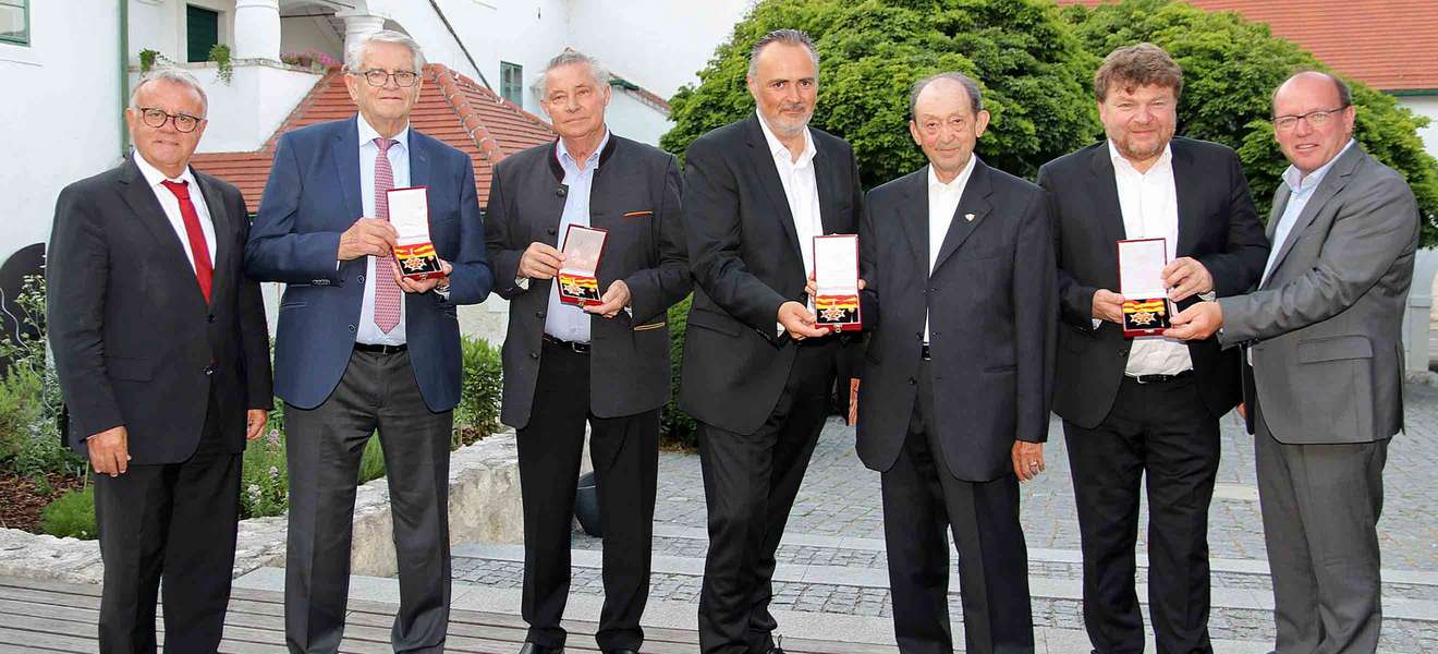 Alt-LH Hans Niessl, Hermann Krutzler, Johann Scheiblhofer, LH Hans Peter Doskozil, Anton Kollwentz, Albert Gesellmann und Andreas Liegenfeld