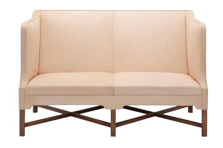 Der Entwurf für das Sofa »KK41180« stammt ursprünglich aus dem Jahr 1930, wurde aber heuer erstmalig umgesetzt. carlhansen.com