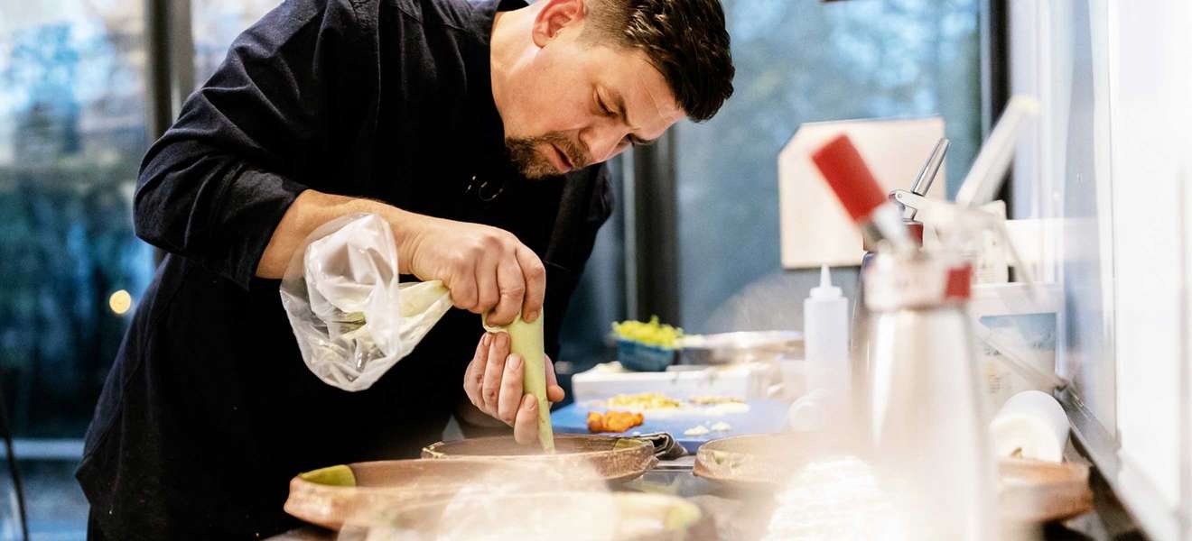 Tim Mälzer stellt sich bei »Kitchen Impossible« immer wieder neuen Herausforderungen. 