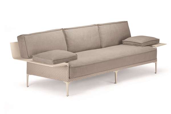 Mit dem Outdoor-Sofa »Rayn«  zeigt Philippe Starck, dass er  auch gewillt ist, Außenbereiche aufzumöbeln. dedon.de