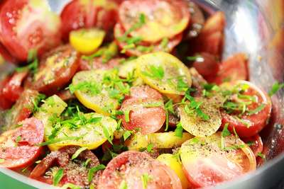 Schnitzel von der Jakobsmuschel / Tomatensalat