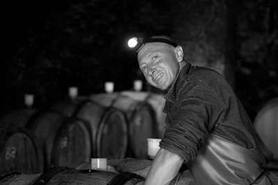 Weingut Schnabel: Der Querdenker aus der Südsteiermark verzichtet bei seinen Weinen seit vielen Jahren auf jegliche Zusatzstoffe und baut sie ohne Zugabe von Sulfiten aus.
