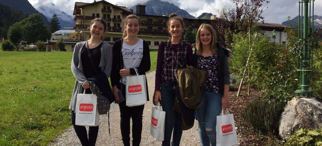Letztes Jahr besuchten Leonie Parthey, Jasmin Fankhauser, Larissa Halder und Elena Goßner Hotels am Achensee.