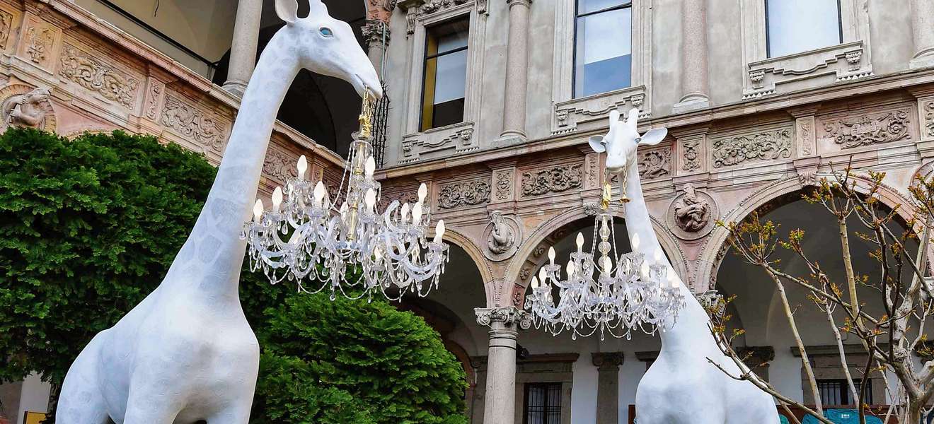 Die vier Meter hohe Installation »Giraffes in Love« von Qeeboo entstand in Kooperation mit Designer Marcantonio. qeeboo.com