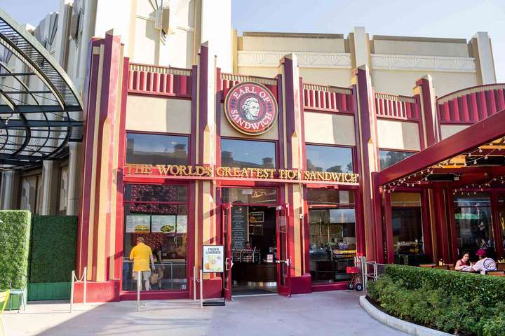 Seit 2004 betreiben die Nachfahren des erfinderischen Earls die Fastfoodkette »Earl of Sandwich«. Die erste Filiale eröffnete im Disney World in Florida.
