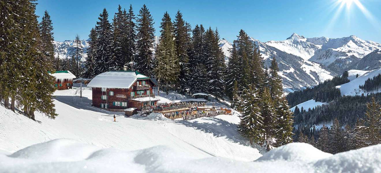 Nicht nur der Ausblick beeindruckt: Die »Sonnbühel« Hütte überzeugt mit ihren kulinarischen Spezialitäten der Berge und des Meeres.
