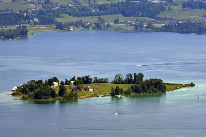 Ein Ausflug zur idyllischen Klosterinsel Ufenau will geplant sein, zumal das Schiff nur zweimal täglich übersetzt.