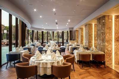 Das Restaurant »Alfred Keller« bietet im Boutiquehotel »Alhambra« Fischgerichte auf hohem Niveau.