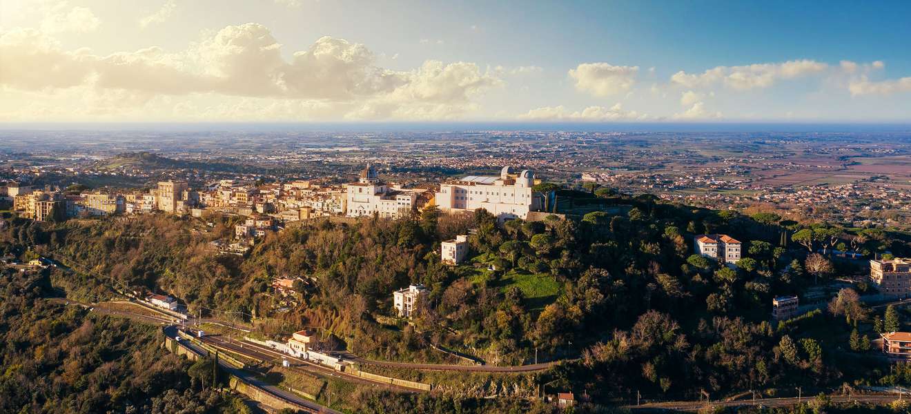Castel Gandolfo liegt rund 25 Kilometer südlich von Rom.