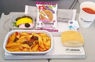 »Aegean Airlines« gehört zu den Favoriten, denn hier gibt es authentisch griechisches Essen.