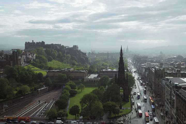 Das Edinburgh Castle thront über der Stadt.
