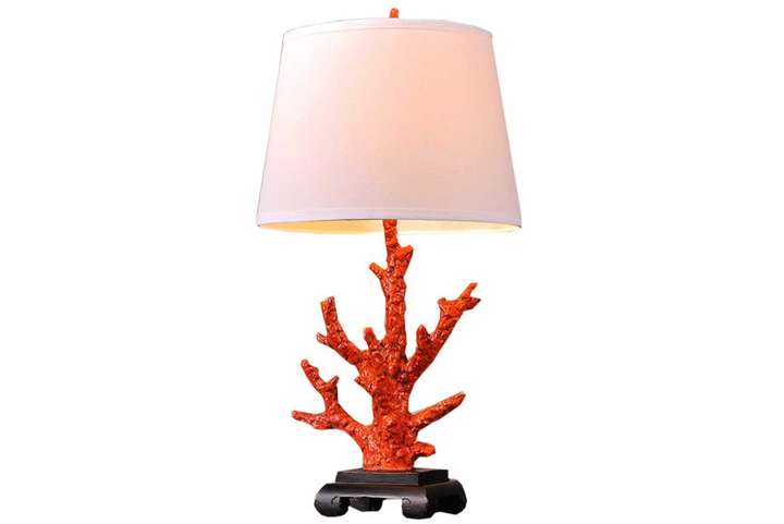 Gekonnt farbliche Akzente lassen sich mit dieser Korallen Lampe setzten. Von: Table Lamp