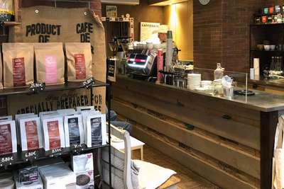 Sortenreinen Kaffee in hipper Umgebung gibt es in der Brewbar »Kaffeesack«, die schon Preise für ihre Röstungen gewann.