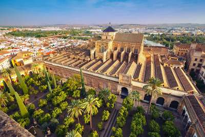 Die Mezquita in Córdoba war eine riesige Moschee, bevor sie in eine Kathedrale umgewandelt wurde.