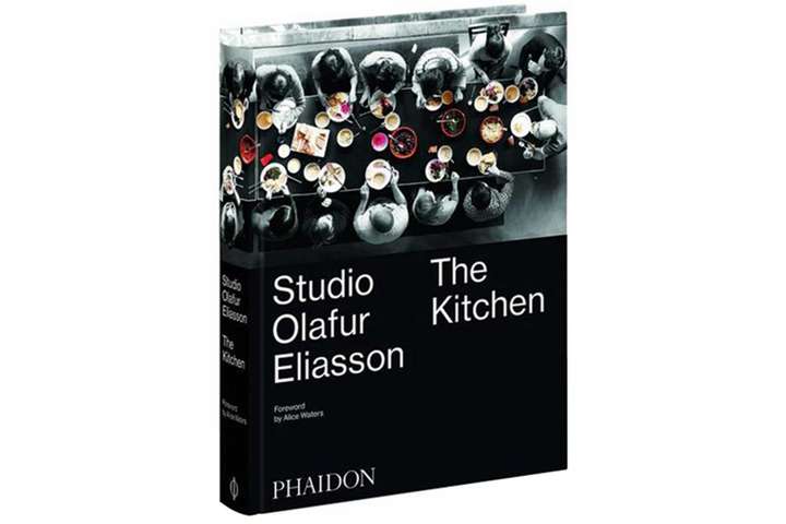 Business-Lunch? Weil das Team von Künstler und Architekt Ólafur Elíasson stets gemeinsam zu Mittag kocht, hat er kurzerhand ein Buch mit den besten Rezepten veröffentlicht. phaidon.com