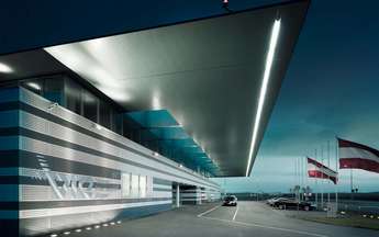 Das Terminalgebäude in futuristischem Design.