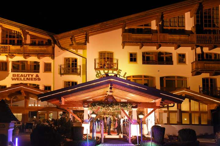 Das Jubiläumshotel Activ Sunny Hotel Sonne in festlichem Glanz.
