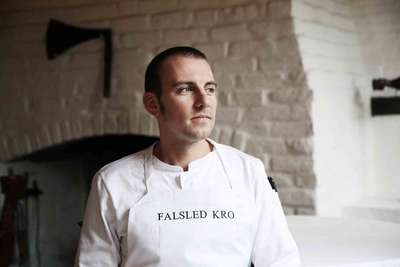 Kasper Hasse kocht französisch-dänische Menüs im romantischen »Falsled Kro«. 