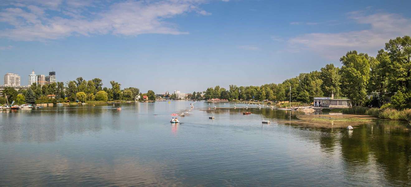 Die Alte Donau ist beliebter Naherholungsort und hat auch kuniarisch was zu bieten. 